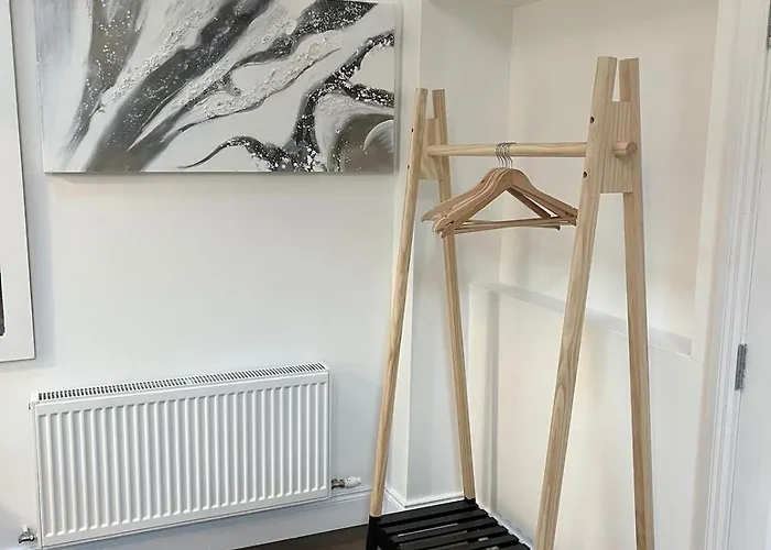 Beautiful In Beaufort Village On Local Link Bus Route Appartamento *