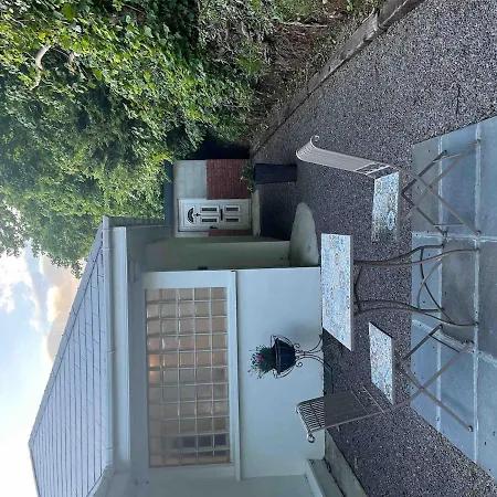 Апартаменти Beautiful In Beaufort Village On Local Link Bus Route *